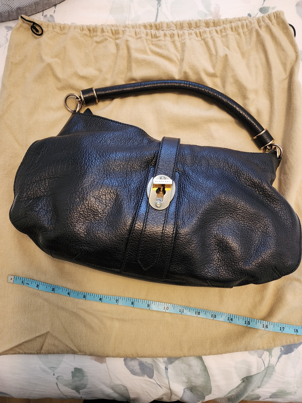 Burberry Vintage Genuine Black Leather Shoulder Bag with Antique Gold Hardware - Picture 9 of 12
